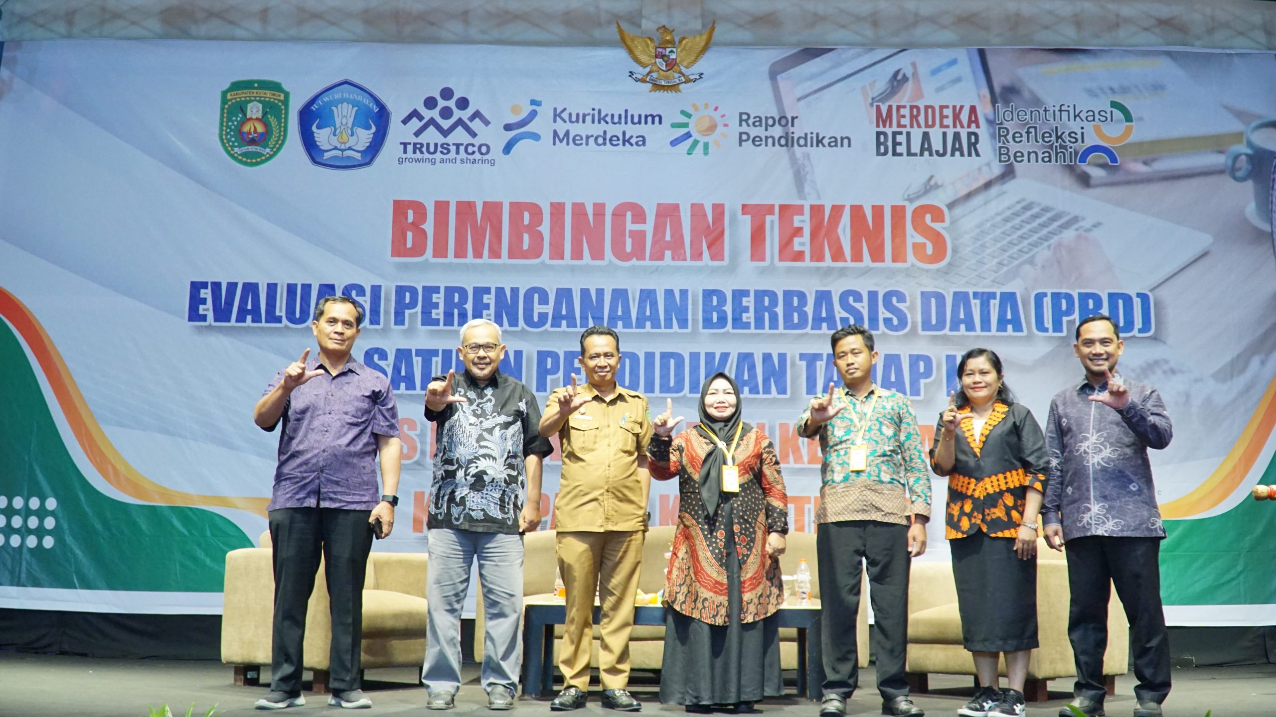 BIMTEK EVALUASI PERENCANAAN BERBASIS DATA TAHAP 2 DINAS PENDIDIKAN DAN KEBUDAYAAN KAB. KUTAI TIMUR